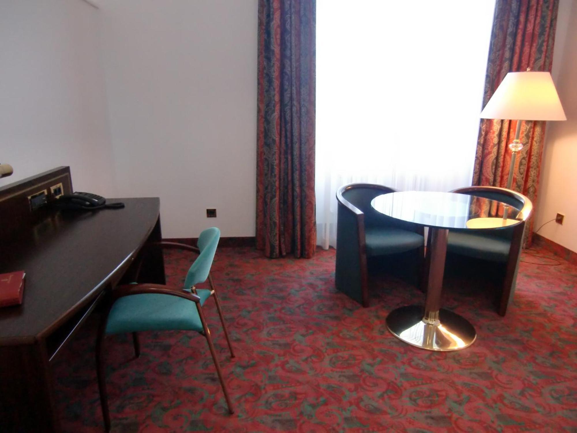 Hotel Schloss Schwarzenfeld Екстер'єр фото