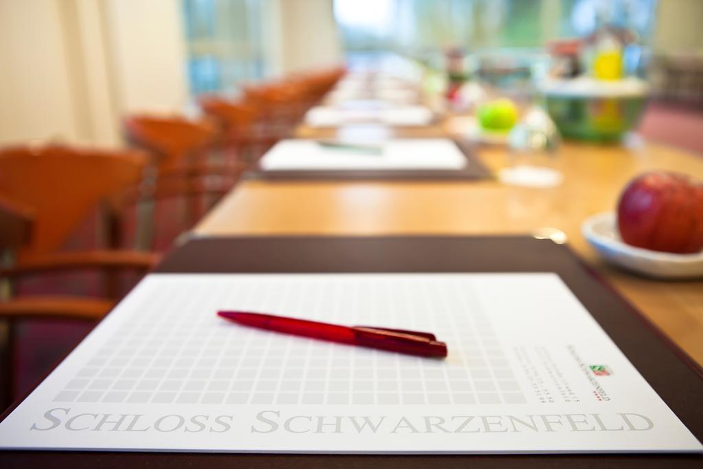 Hotel Schloss Schwarzenfeld Екстер'єр фото