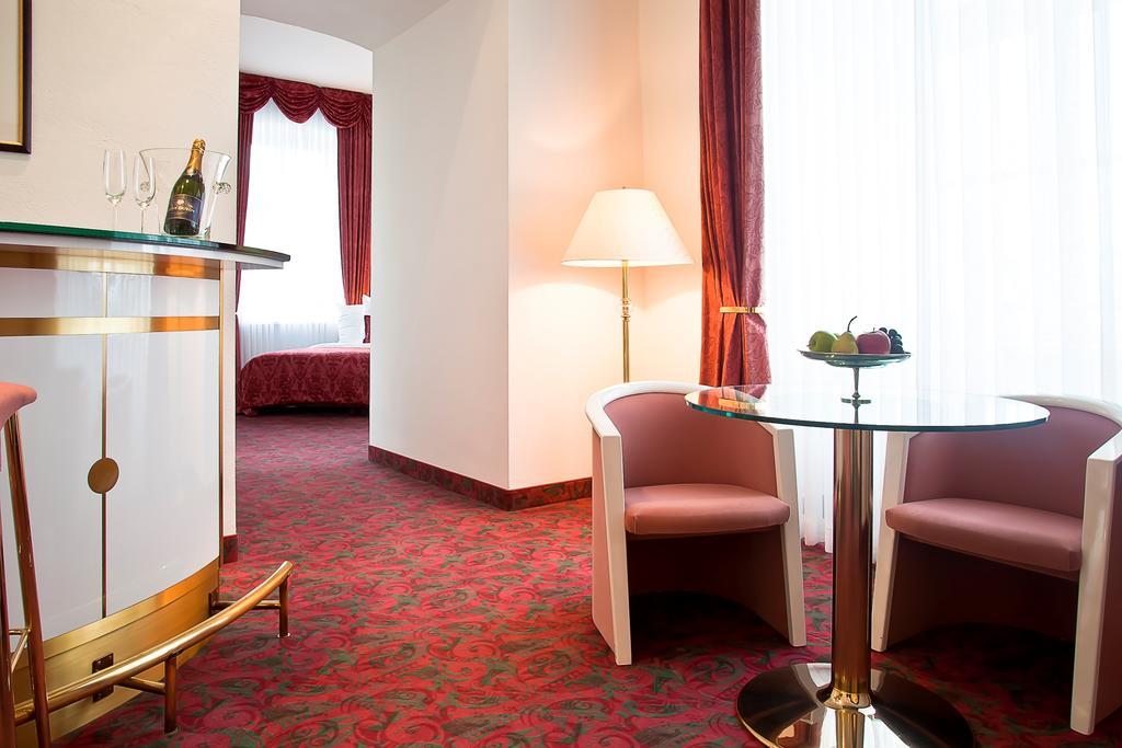 Hotel Schloss Schwarzenfeld Екстер'єр фото